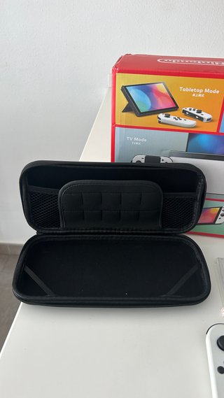 Nintendo Switch OLED Blanca + 4 joycon +accesorios