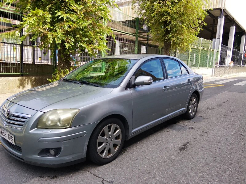 Toyota Avensis 2009 - foto 1
