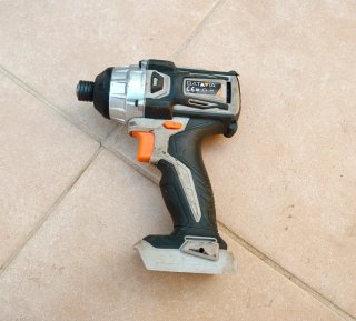 Taladro percutor y atornillador de impacto