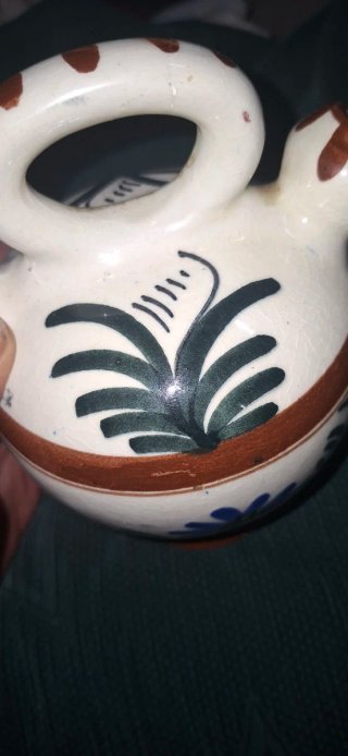 Porrón antiguo pintado a mano