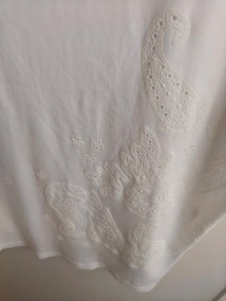 Camiseta blanca Primark bordada
