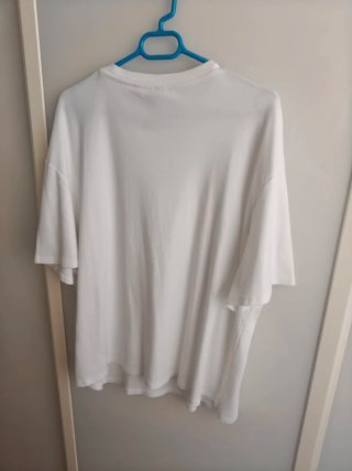 Camiseta blanca Primark bordada