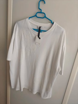 Camiseta blanca Primark bordada