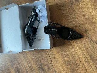 Zapatos de tacón negros Catwalk