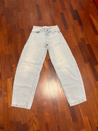 Pantaloni larghi jeans azzurri berhska 32