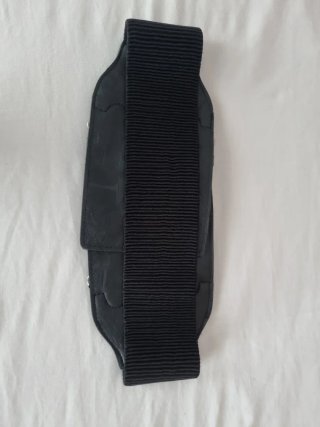 Cinturón elástico de piel con hebillas
