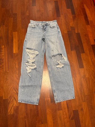 Jeans larghi strappati 34
