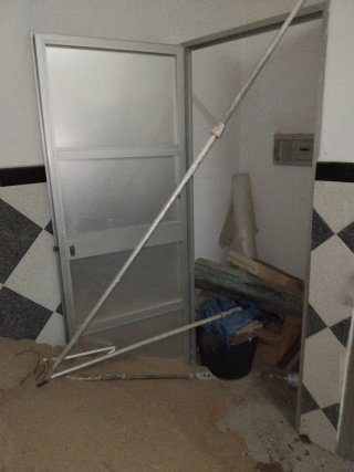 Puerta aluminio gris 80cm