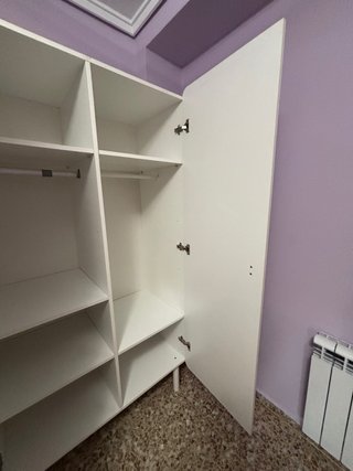 Armario infantil blanco con estrellas y lunas