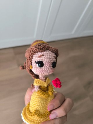 Muñeca Amigurumi de La Bella y La Bestia Disney