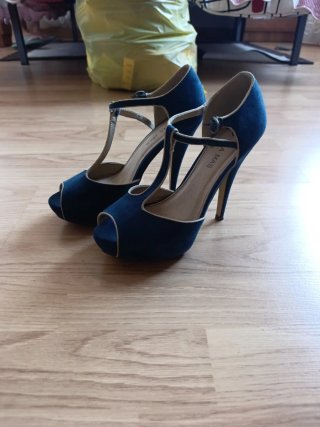 Zapatos de tacón azul terciopelo