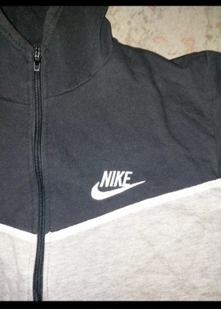 Chaqueta Nike Tech Gris y Negra