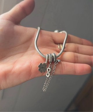 Pulsera Pandora Plata con Charm Trébol y Infinito