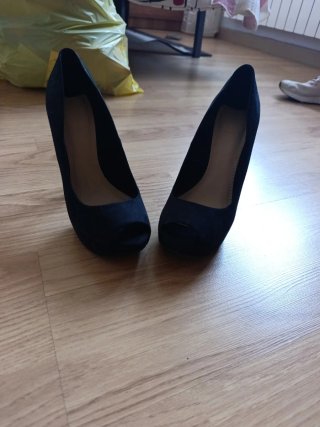Zapatos de tacón negros de terciopelo