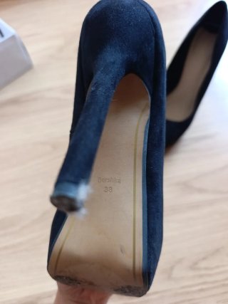 Zapatos de tacón negros de terciopelo
