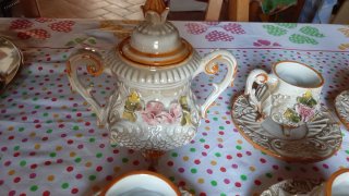 Servizio da caffè in ceramica decorato