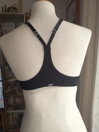 Sujetador deportivo Oysho negro