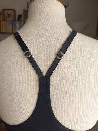 Sujetador deportivo Oysho negro