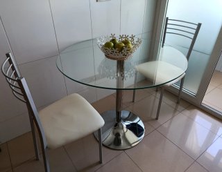 Mesa cristal redonda y 2 sillas cocina