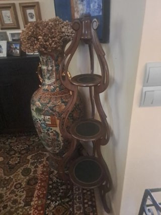 Estantería de madera decorativa