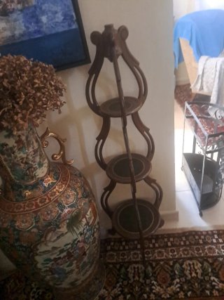 Estantería de madera decorativa