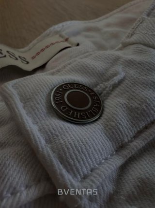 Pantalones cortos blancos Guess