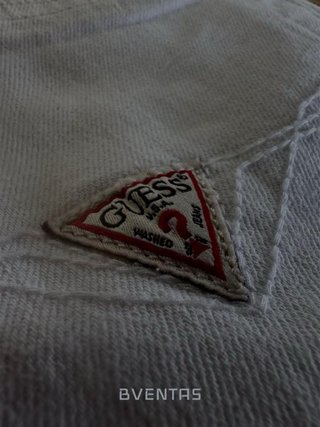 Pantalones cortos blancos Guess