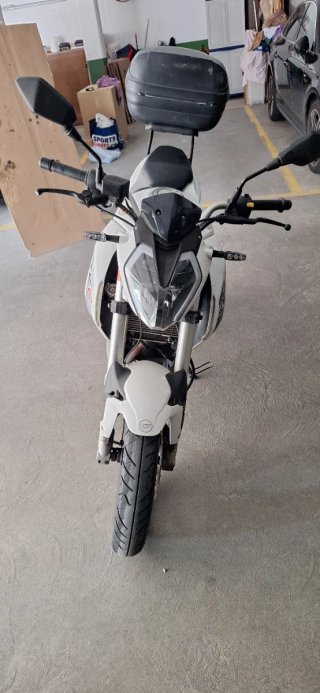 Keeway RKF 125 Blanca y Negra