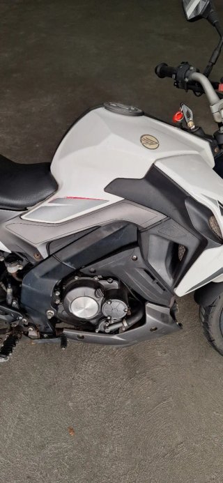 Keeway RKF 125 Blanca y Negra