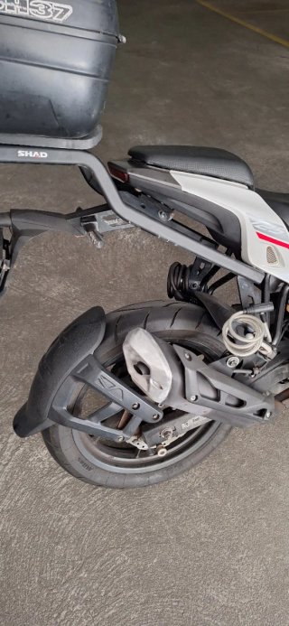 Keeway RKF 125 Blanca y Negra