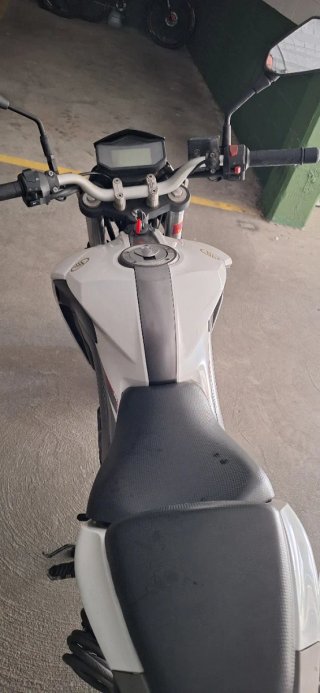 Keeway RKF 125 Blanca y Negra