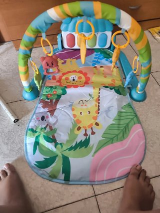 Parque de juegos para bebé con piano