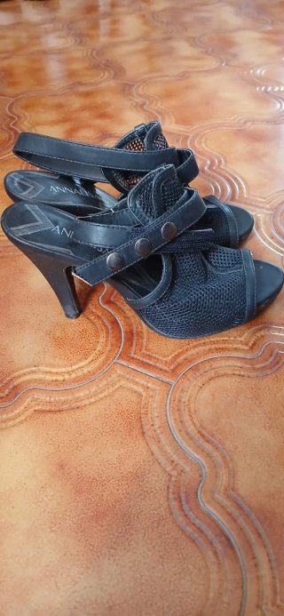 Zapatos de tacón Annalisa negros