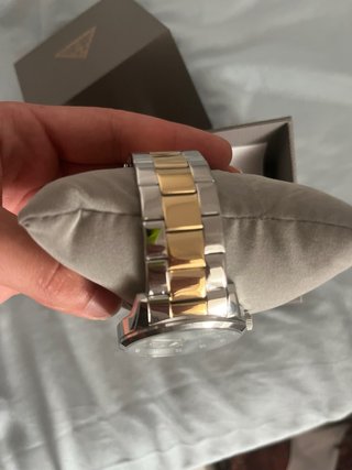 Reloj Guess Negro y Dorado