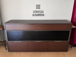 Aparador cajonera madera y cristal