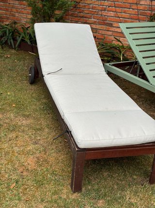 Tumbona IKEA con colchoneta beige