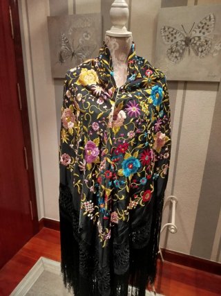 Mantón de Manila bordado flores