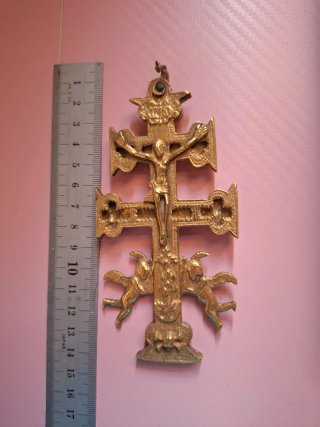Cruz de caravana relicario bronce