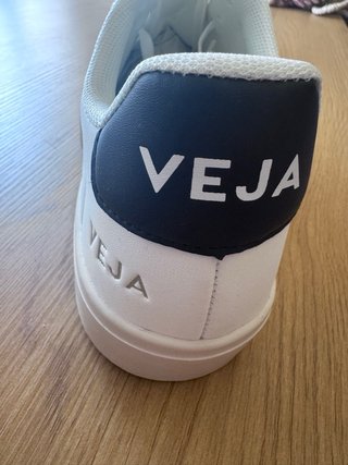 Veja Zapatillas Blancas y Negras