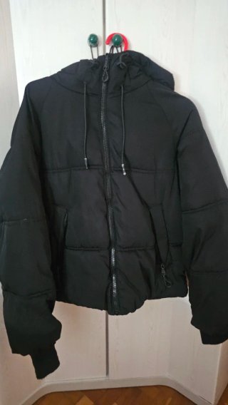 Abrigo negro con capucha, tallaje grande