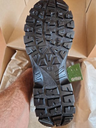 Bota de trabajo marrón y negra