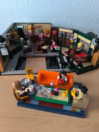 LEGO Central Perk 21319 | Friends