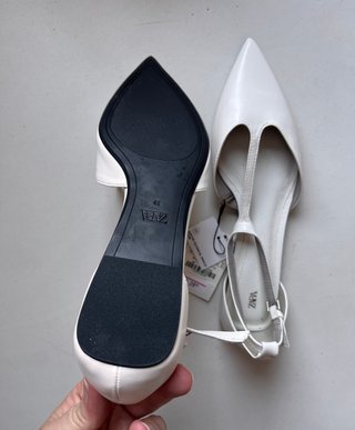 Sandalias planas Zara blancas T39