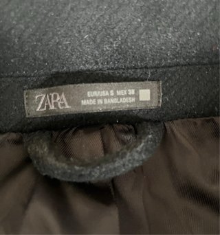 Abrigo de paño negro Zara