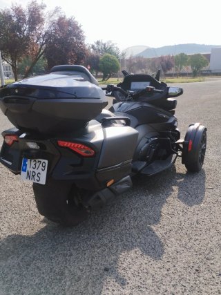Can-Am Spyder RT Trike Negro