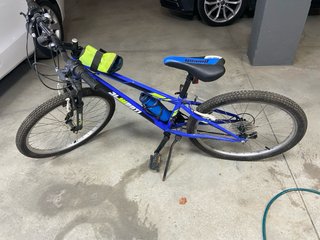 Bicicleta infantil azul