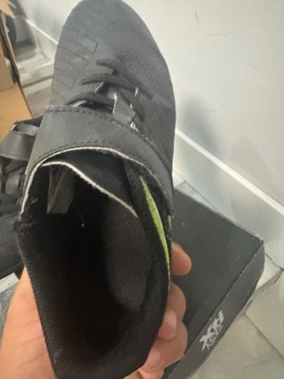Tacos de fútbol negros de niño talla 33
