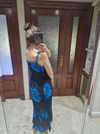 Vestido largo floral negro y azul