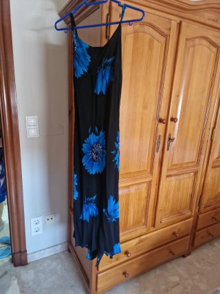Vestido largo floral negro y azul