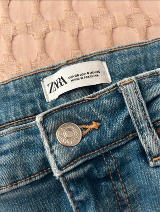 Pantalón vaquero campana Zara Talla S